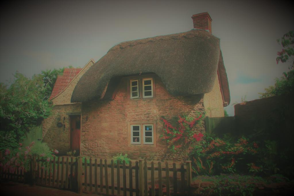 Thatch Cottage Lacock Exterior photo